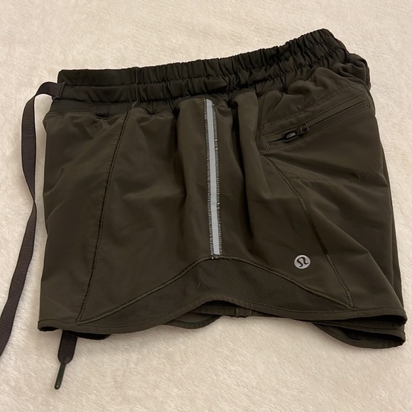 LULULEMON HOTTY HOT SHORTS - Picture 7 of 12